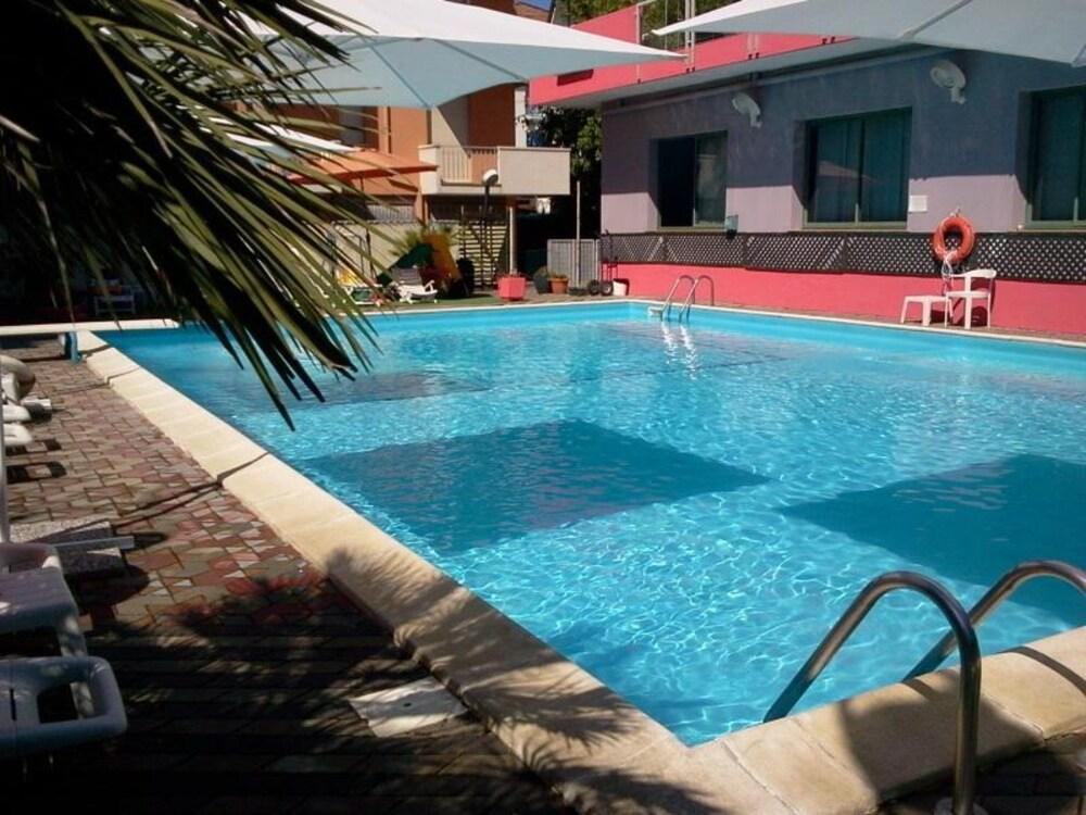 Hotel Edward Беллария-Иджеа-Марина Экстерьер фото