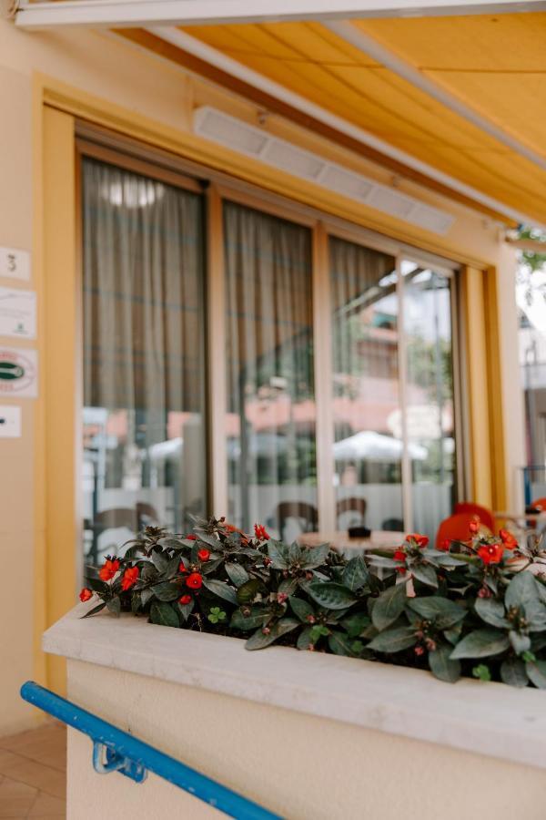 Hotel Edward Беллария-Иджеа-Марина Экстерьер фото