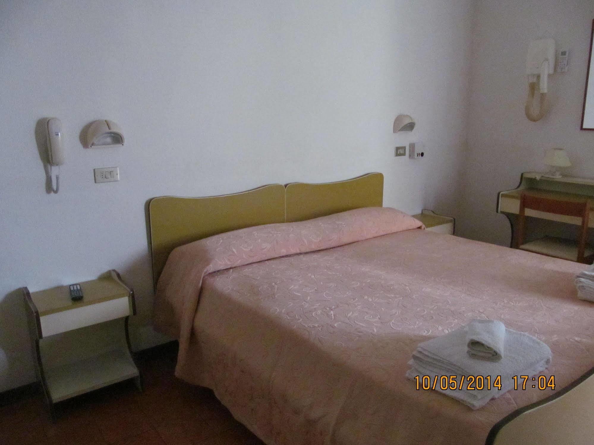 Hotel Edward Беллария-Иджеа-Марина Экстерьер фото